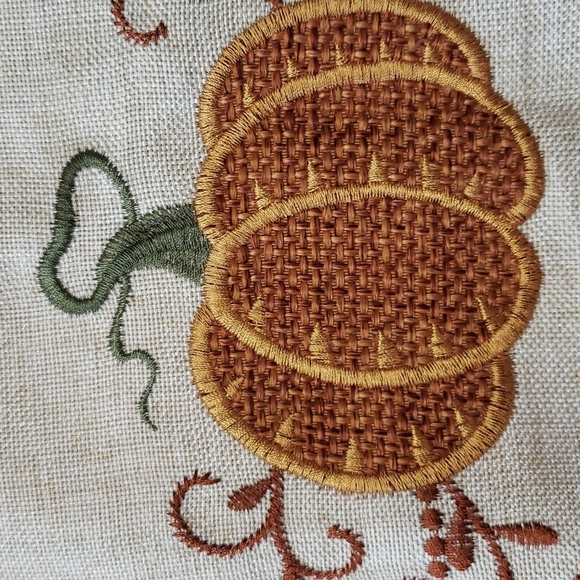 Secret Celebrity NWT Pumpkins and Leaves 72 x 16 Table Runner - Picture 7 of 8